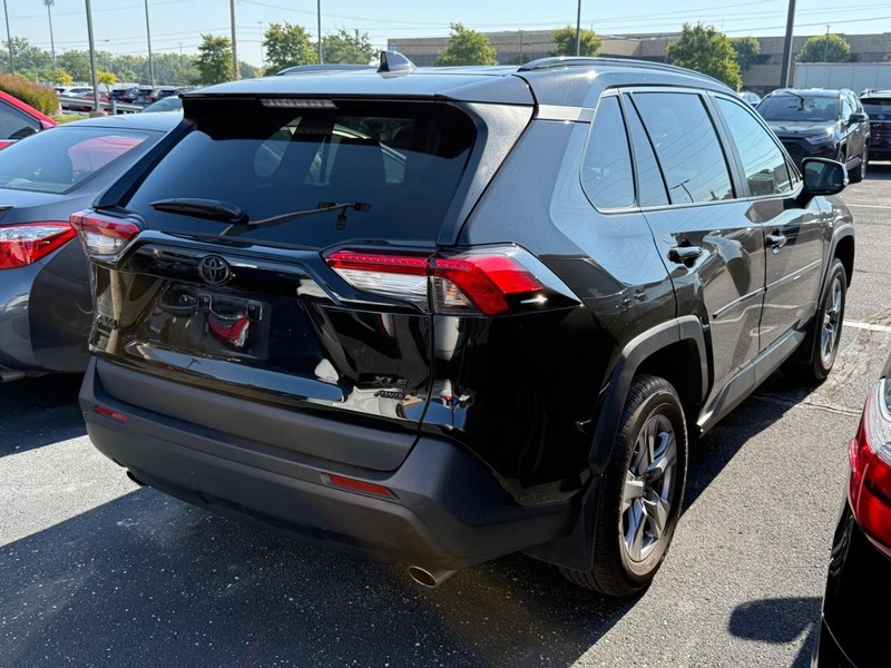 Toyota RAV4 Vehicle Image 04
