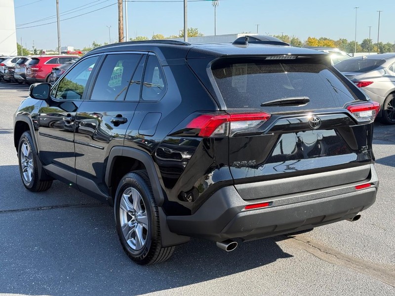 Toyota RAV4 Vehicle Image 05