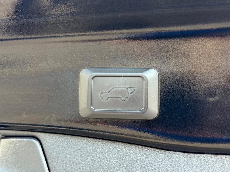 Toyota RAV4 Vehicle Image 08