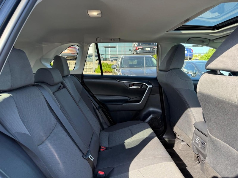 Toyota RAV4 Vehicle Image 11