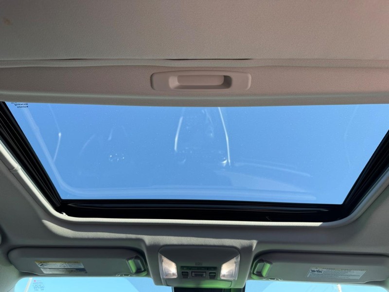 Toyota RAV4 Vehicle Image 12