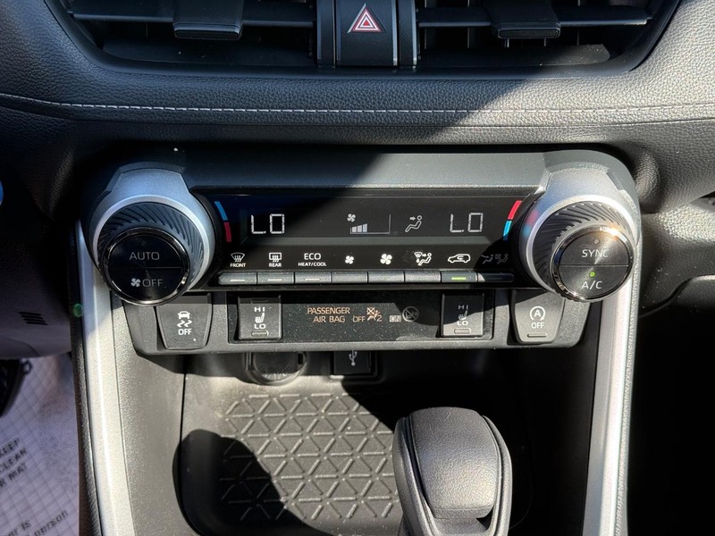 Toyota RAV4 Vehicle Image 21