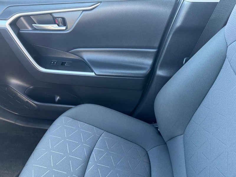 Toyota RAV4 Vehicle Image 23