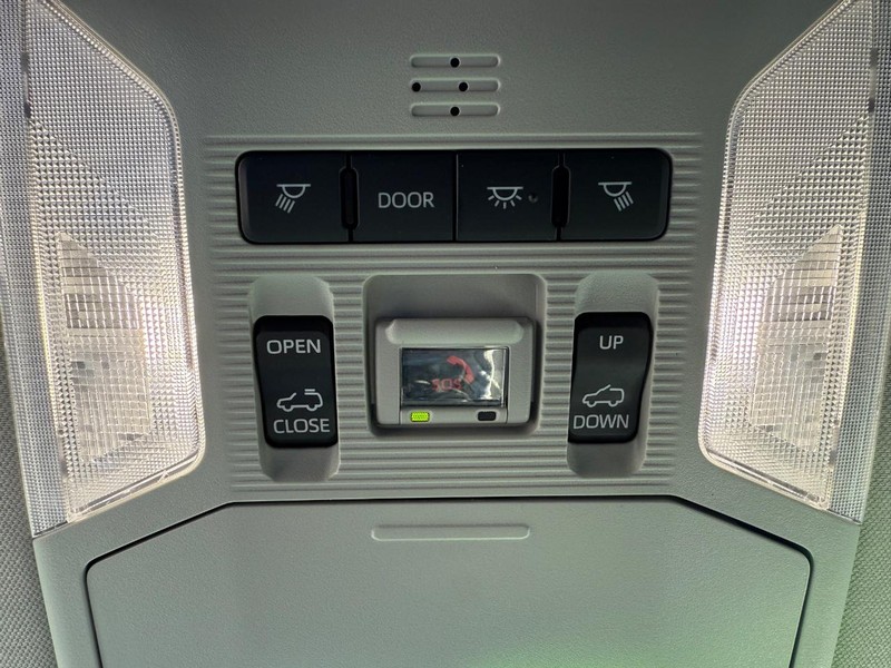 Toyota RAV4 Vehicle Image 24