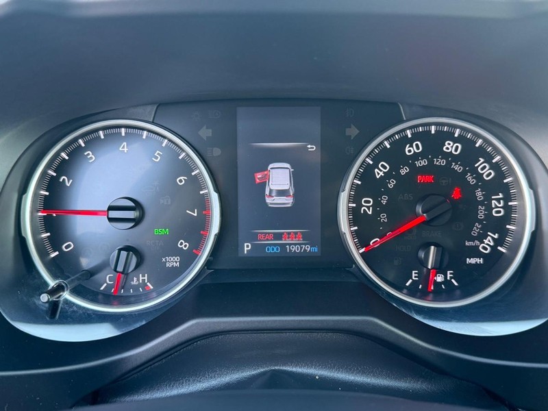 Toyota RAV4 Vehicle Image 25