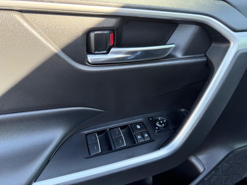 Toyota RAV4 Vehicle Image 27