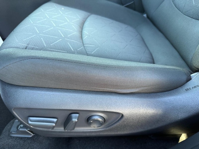 Toyota RAV4 Vehicle Image 28