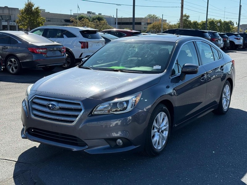 Subaru Legacy Vehicle Image 08