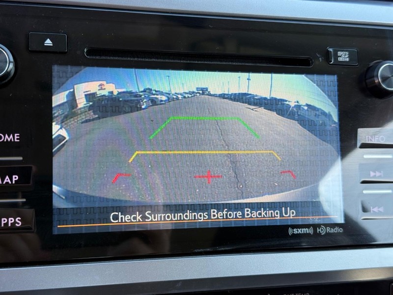 Subaru Legacy Vehicle Image 17