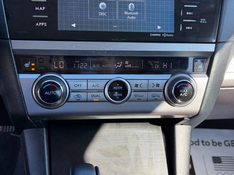 Subaru Legacy Vehicle Image 18