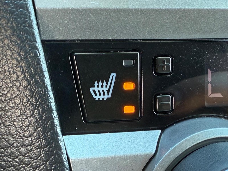 Subaru Legacy Vehicle Image 19