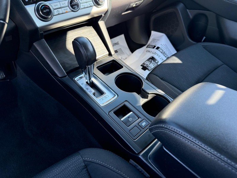 Subaru Legacy Vehicle Image 20