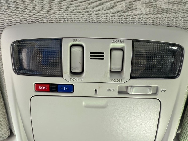 Subaru Legacy Vehicle Image 22