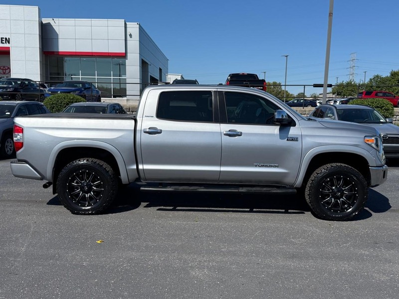 Toyota Tundra 4WD Vehicle Image 02