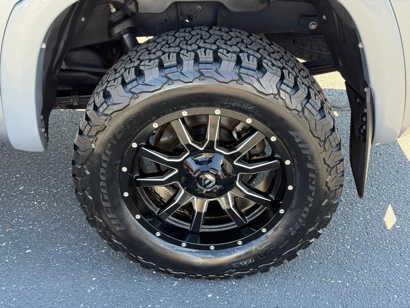 Toyota Tundra 4WD Vehicle Image 06