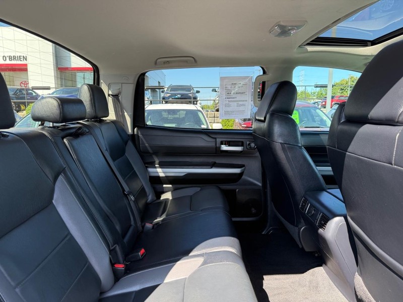 Toyota Tundra 4WD Vehicle Image 10