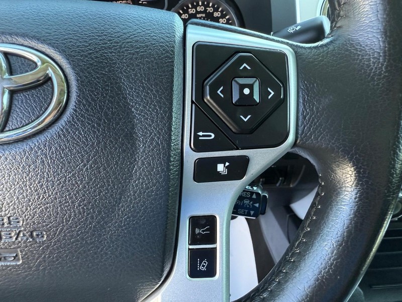 Toyota Tundra 4WD Vehicle Image 15