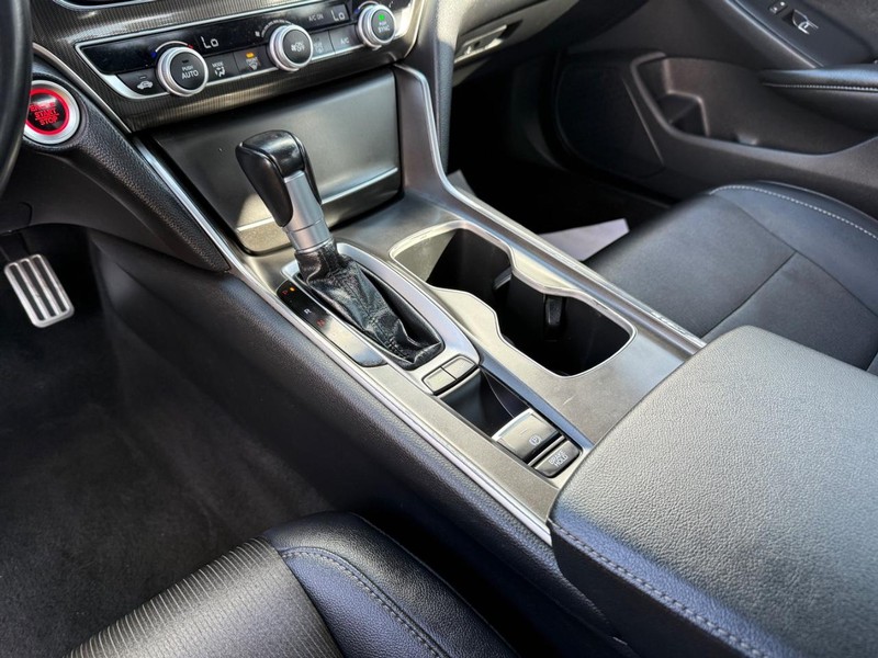 Honda Accord Sedan Vehicle Image 19