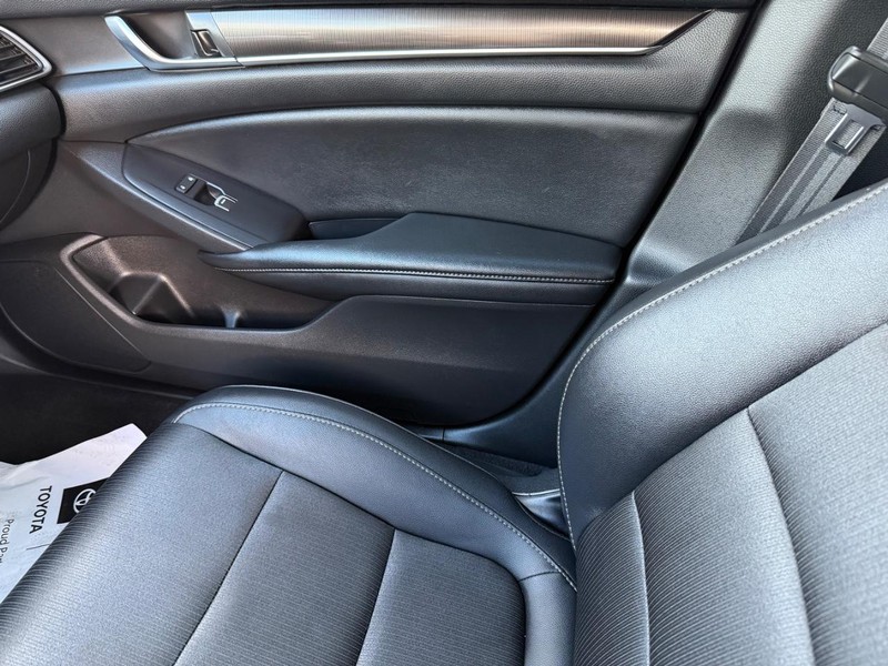 Honda Accord Sedan Vehicle Image 20