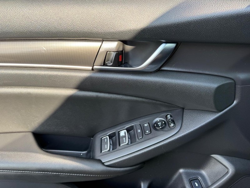 Honda Accord Sedan Vehicle Image 23