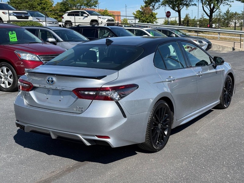 Toyota Camry Hybrid Vehicle Image 03
