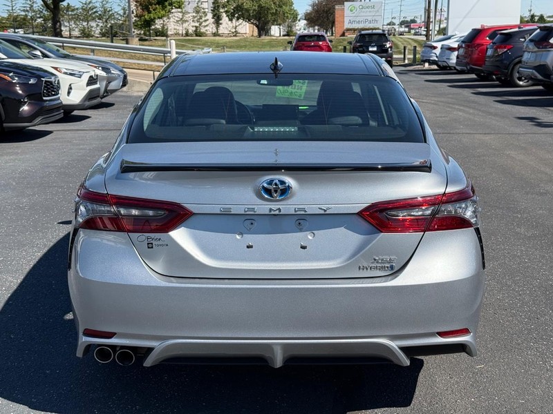 Toyota Camry Hybrid Vehicle Image 04