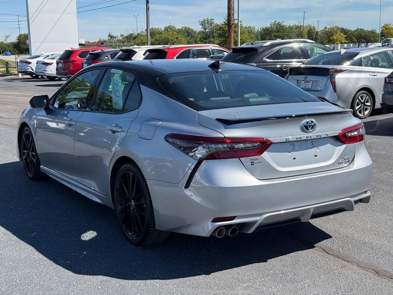 Toyota Camry Hybrid Vehicle Image 05