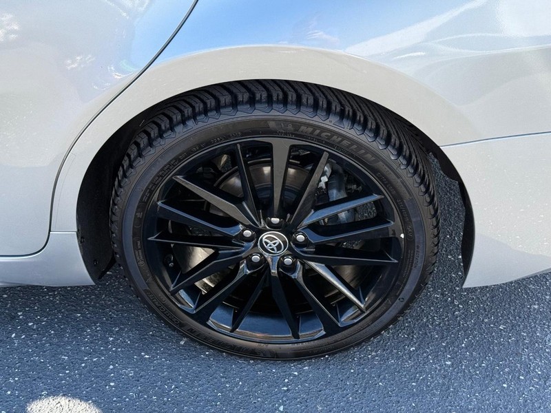 Toyota Camry Hybrid Vehicle Image 06