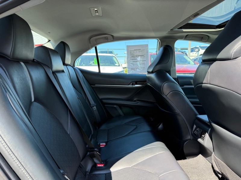 Toyota Camry Hybrid Vehicle Image 10