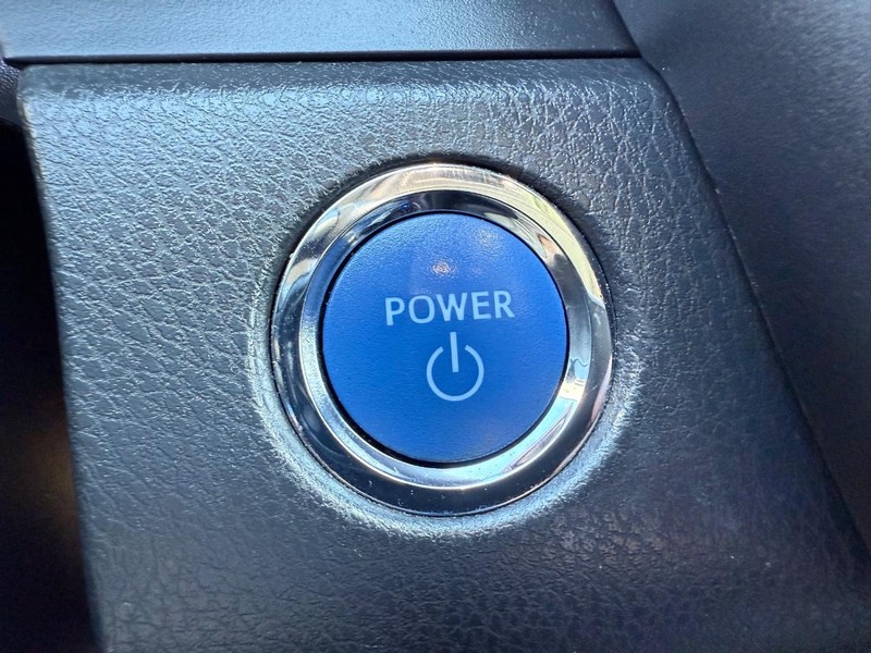 Toyota Camry Hybrid Vehicle Image 16