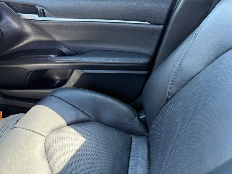 Toyota Camry Hybrid Vehicle Image 22