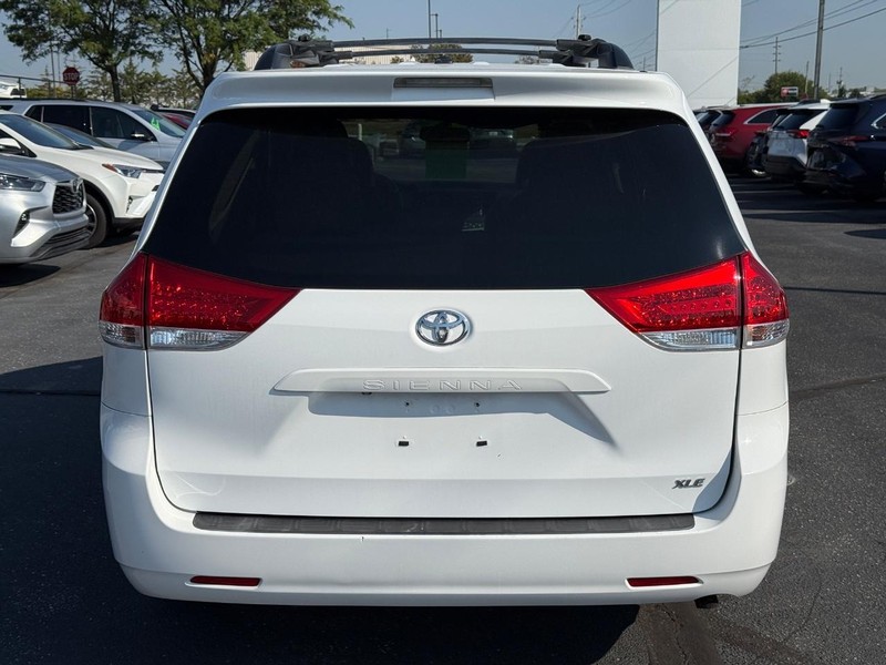Toyota Sienna Vehicle Image 04