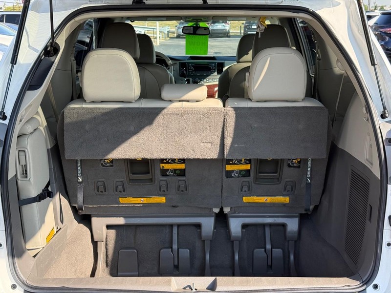 Toyota Sienna Vehicle Image 07