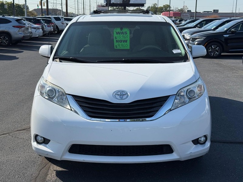 Toyota Sienna Vehicle Image 10