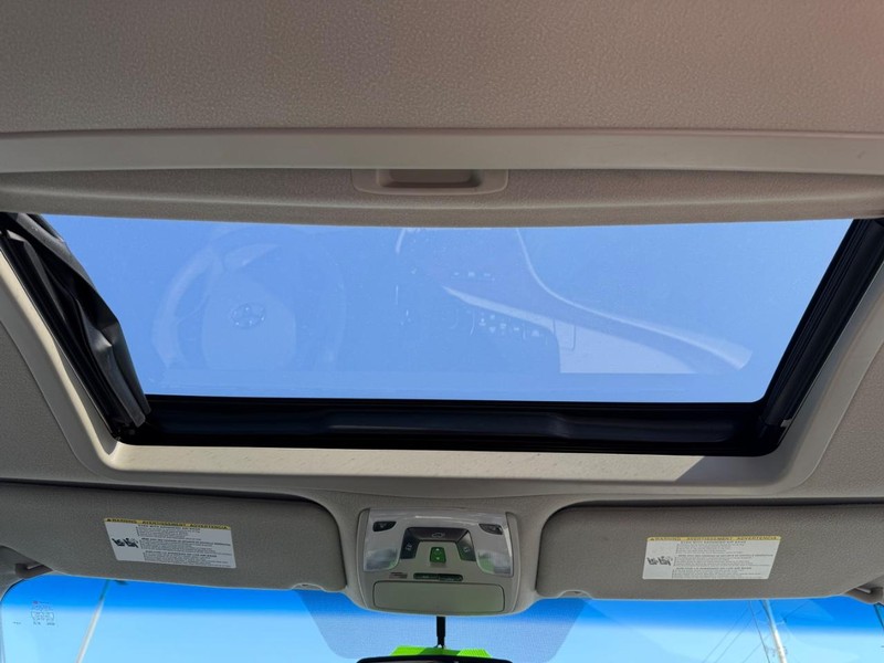 Toyota Sienna Vehicle Image 13