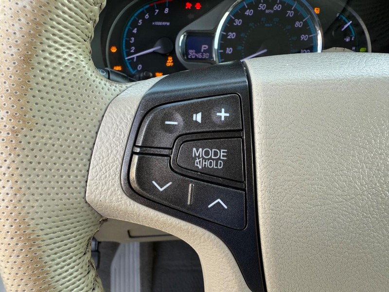 Toyota Sienna Vehicle Image 16