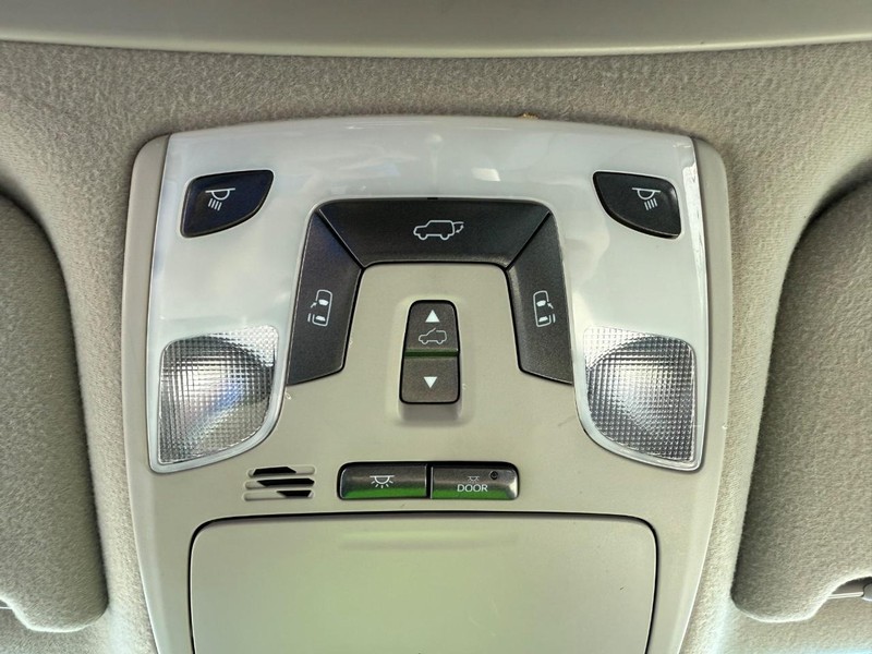 Toyota Sienna Vehicle Image 23