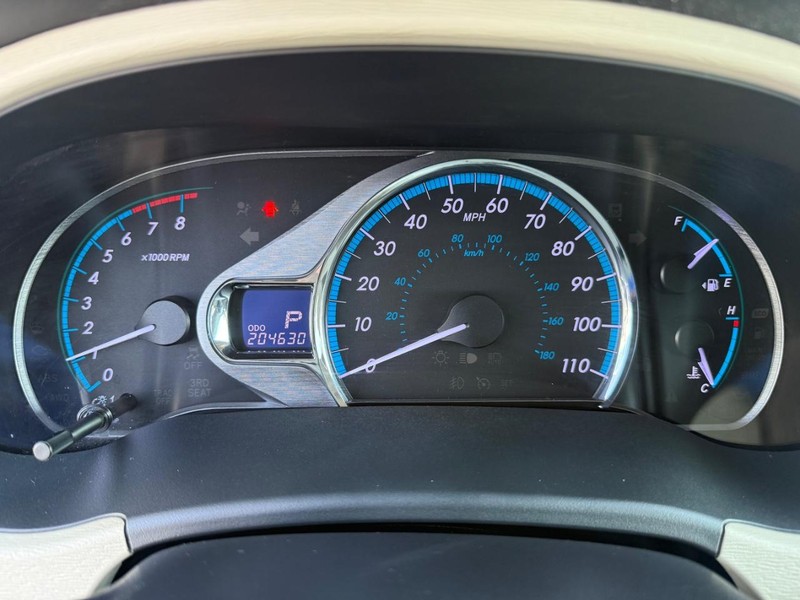Toyota Sienna Vehicle Image 24