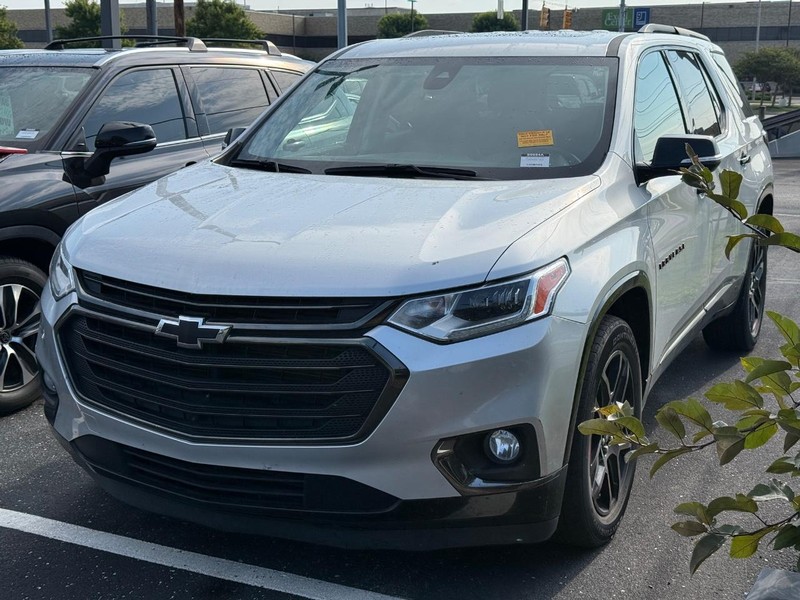 Chevrolet Traverse Vehicle Image 02