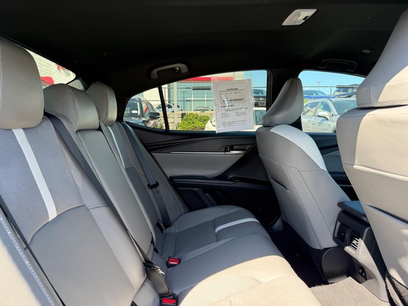 Toyota Camry Vehicle Image 10