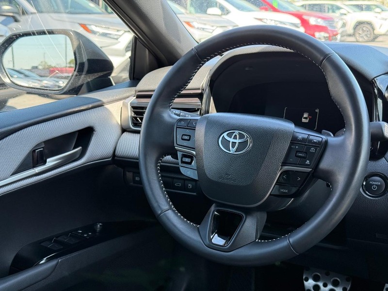 Toyota Camry Vehicle Image 12