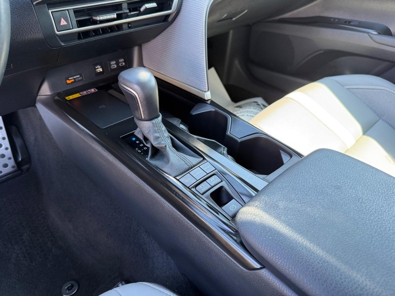 Toyota Camry Vehicle Image 19