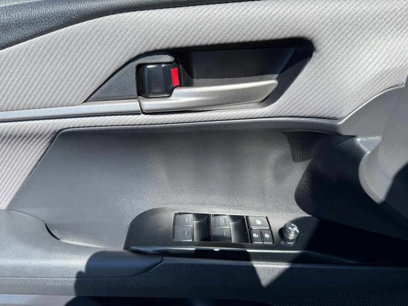 Toyota Camry Vehicle Image 23