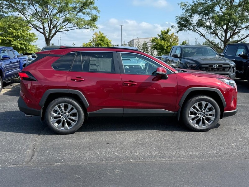 Toyota RAV4 Vehicle Image 02