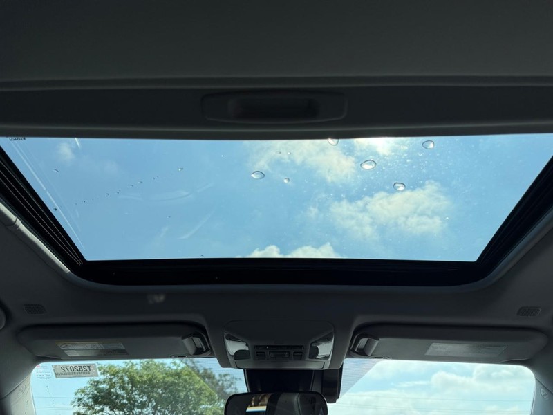 Toyota RAV4 Vehicle Image 05