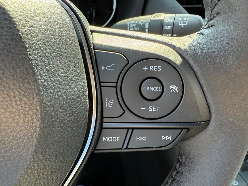 Toyota RAV4 Vehicle Image 09