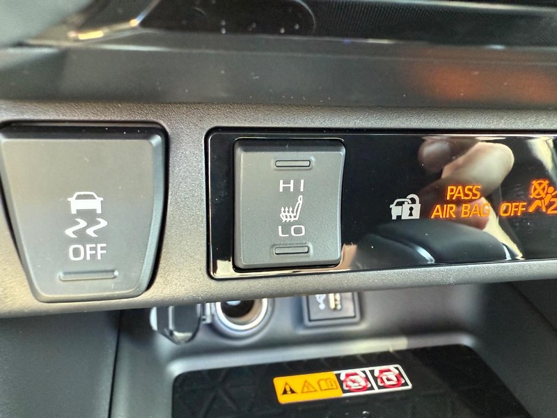 Toyota RAV4 Vehicle Image 11