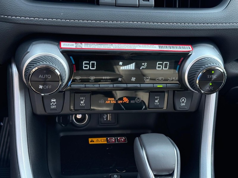 Toyota RAV4 Vehicle Image 14
