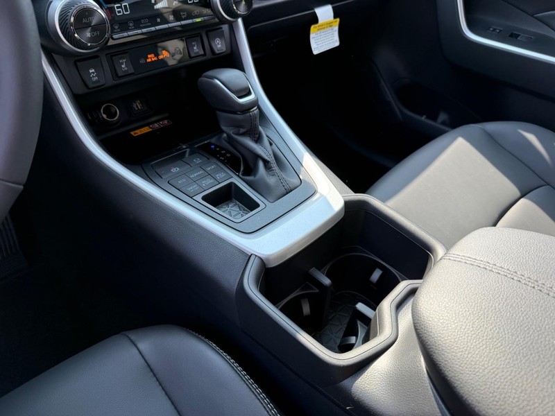 Toyota RAV4 Vehicle Image 15