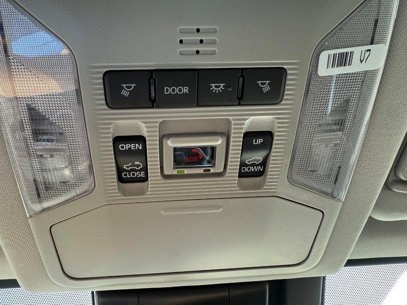 Toyota RAV4 Vehicle Image 17